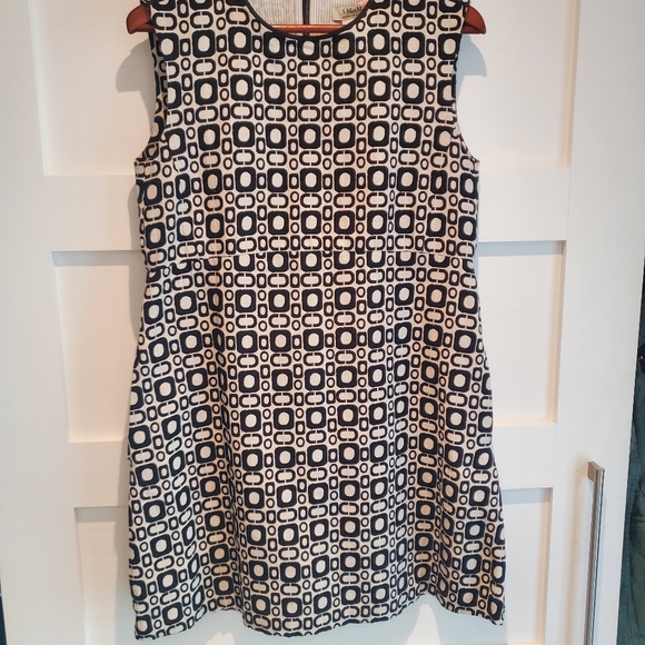 DRESSES - Picture 1 of 4